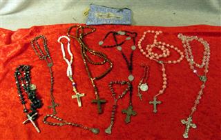 LOT OF TEN VINTAGE ROSARY AND PRAYER BEADS WITH CARRYING CASE
